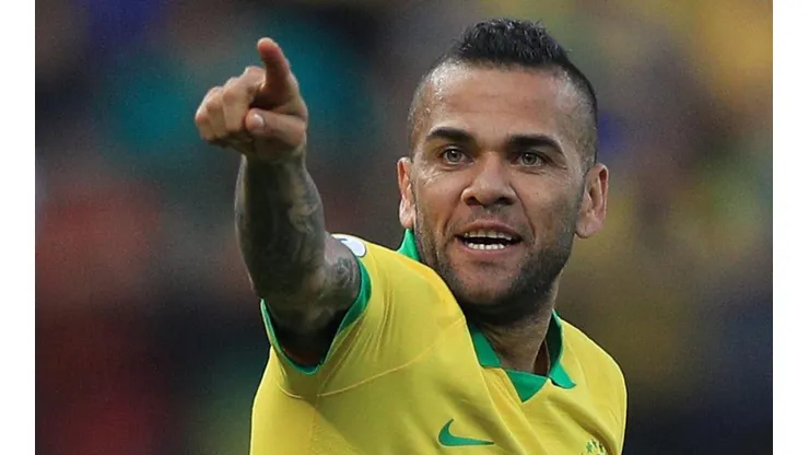 El viejito más buscado: las cinco propuestas que maneja Dani Alves para continuar con su carrera