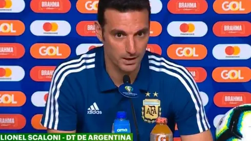 Scaloni en conferencia de prensa.