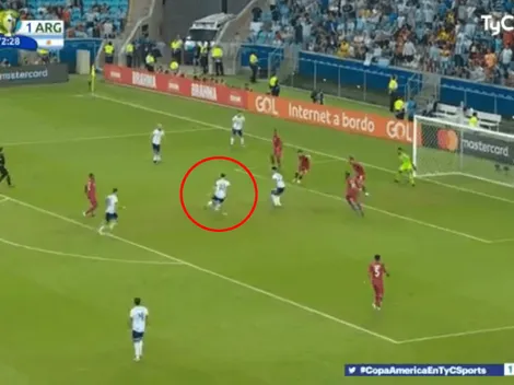 A Messi le picó justo antes de romperle el arco a Qatar y la tiró al diablo