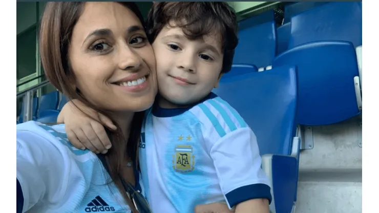 La esposa y el hijo de Messi, juntos.