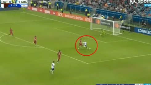 Es una bestia: pasó a uno, pasó a dos, le pegó cruzado y Agüero metió un golazo para Argentina