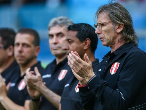 Ejemplo mundial: la caricia de los hinchas peruanos a Gareca tras la dura derrota ante Brasil