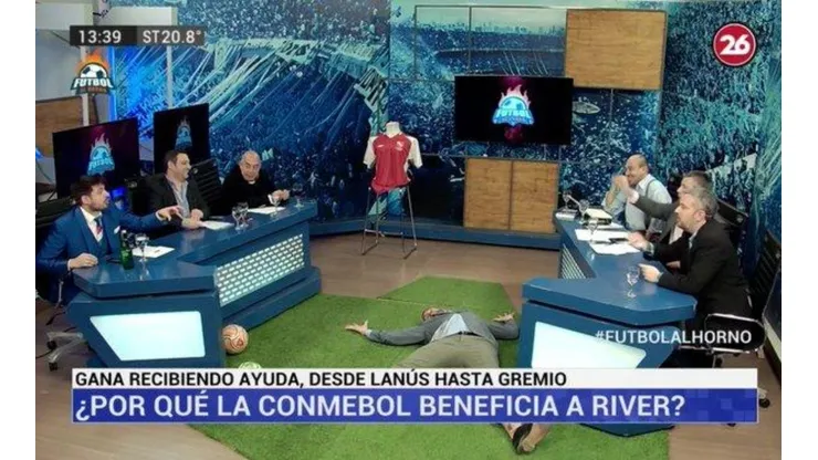 El desmayo de Azzaro en Fútbol al Horno por la insólita defensa de River que hizo un compañero