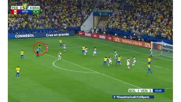 Desde ahí disparó Willian.