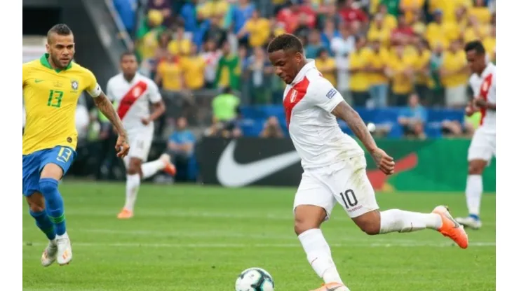 Farfán respaldó a Gallese luego de la mala actuación en el partido ante Brasil