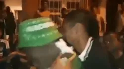 ¡Como en la época de Pablo Escobar! Sacaron del ataúd a hincha de Nacional y lo subieron a una moto
