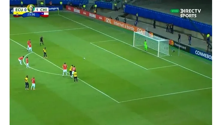 Gran remate de Enner Valencia.