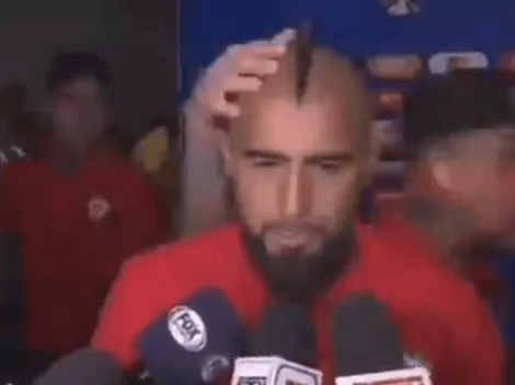 Arturo Vidal estaba en vivo y un compañero lo trolleó desde atrás