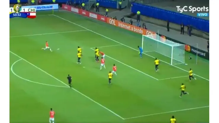 Alexis Sánchez apareció sin marca y de primera marcó el 2-1 de Chile ante Ecuador
