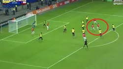 Empezó con todo Chile: el balón quedó sin dueño y Fuenzalida le rompió el arco a Ecuador