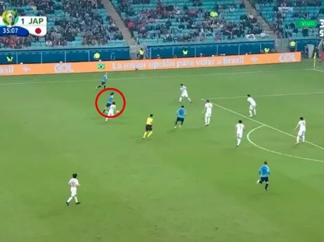 Está prendido fuego: Cavani sacó un zurdazo y reventó el travesaño de Japón