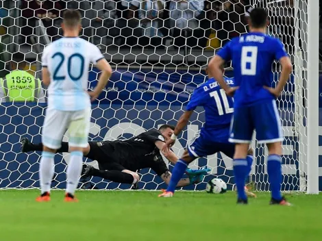Atajó el penal, pero los números de Armani en la Selección Argentina son malos