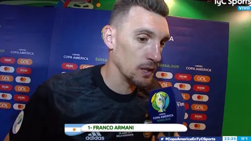 Apenas terminó el partido, Armani contó por qué se "sacó la bronca" con el penal