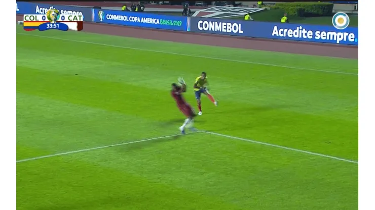 El VAR perjudicó a Colombia: jugador de Qatar tocó la pelota con la mano, pero el árbitro cobró pique