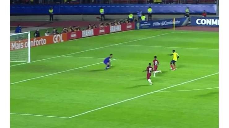 Duván estuvo al borde del doblete, pero se comió el gol más fácil de su vida