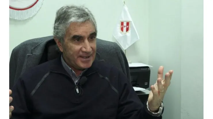 Juan Carlos Oblitas fue técnico también de Universitario de Deportes