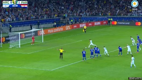 Aquí lo tienen a Messi: de penal, le pegó con mucha bronca para el empate de Argentina
