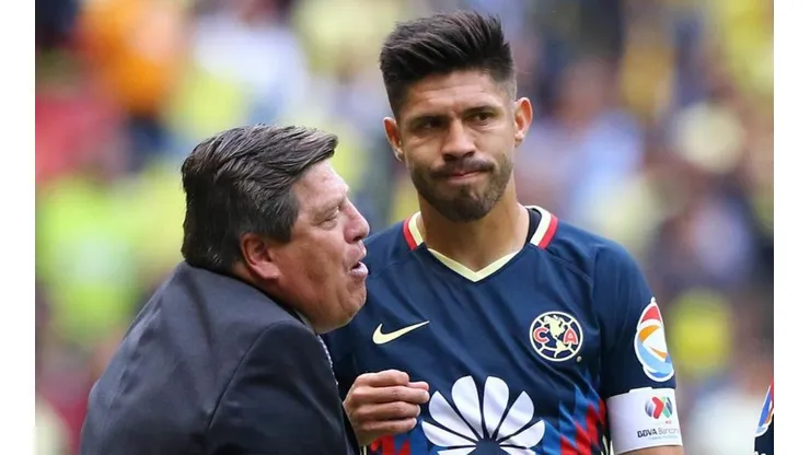Herrera le dijo que "no era un referente de América" y Oribe Peralta respondió con mucha altura