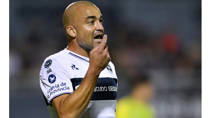 Genio total: tiraron que su equipo quería al Tanque Silva y aclaró en Twitter que él no lo pidió