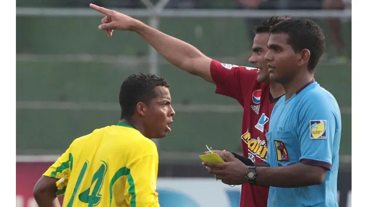 Él es Alexis Adrián Herrera, juez venezolano que arbitrará el duelo entre Colombia y Catar.