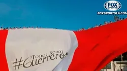 La baderola era llevada estirada a través del puente que ingresa al estadio