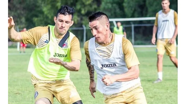 Centurión metió posteo con varias fotos entrenando a full en México y su novia le comentó