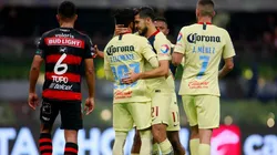 Henry Martín celebrando un gol con América.