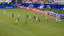 La dupla de la Bicolor: Guerrero tiró el centro y Farfán saltó más que todos para el 2-1