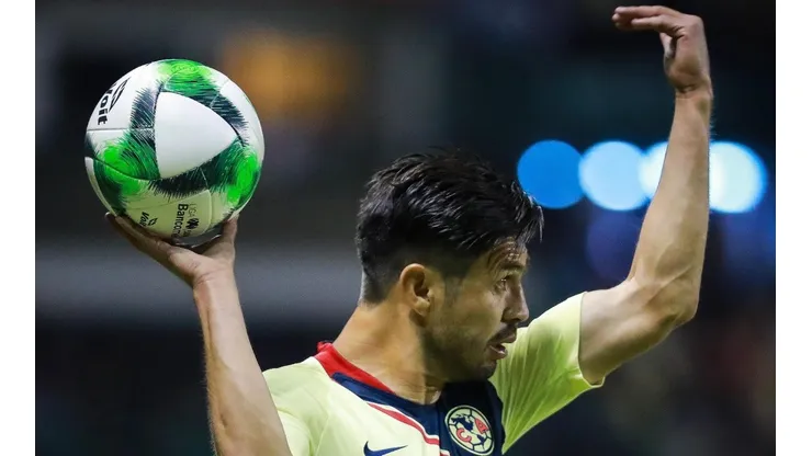 Oribe Peralta con la playera de América.
