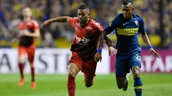 Renan Lodi enfrentando a Boca en la Bombonera.