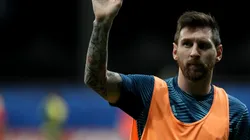 Messi saluda la hinchada.