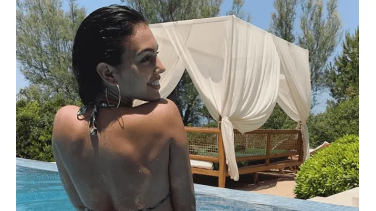 Georgina Rodríguez se puso el bikini, se tiró a la pileta e hizo un versus entre Instagram y la vida real