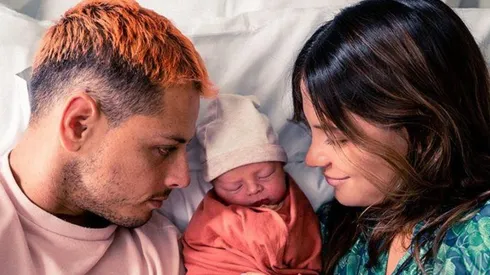 La tierna historia de Chicharito Hernández con la pequeña mano de su nuevo hijo