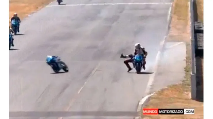 Choque de motos muy especial.