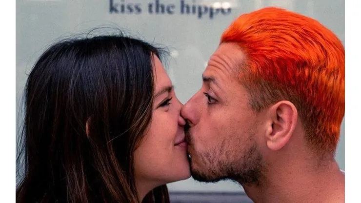 Nació el hijo de Chicharito con Sarah y subieron la primera foto de él a Instagram