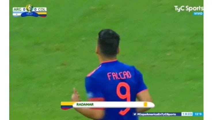 ¡Radamel Falcao también se burló en Twitter del épico fallo "Radamar"!