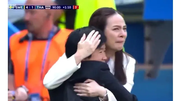 La emoción de la entrenadora de Tailandia.