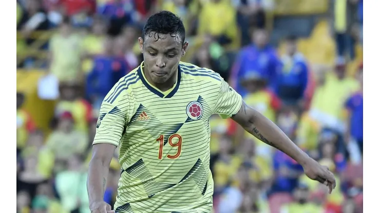 Luis Fernando Muriel jugando para la Selección Colombia.