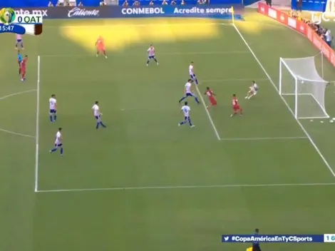 ¡Llegó el blooper de la Copa América y fue de Qatar! Dos jugadores erraron el gol con el arco libre