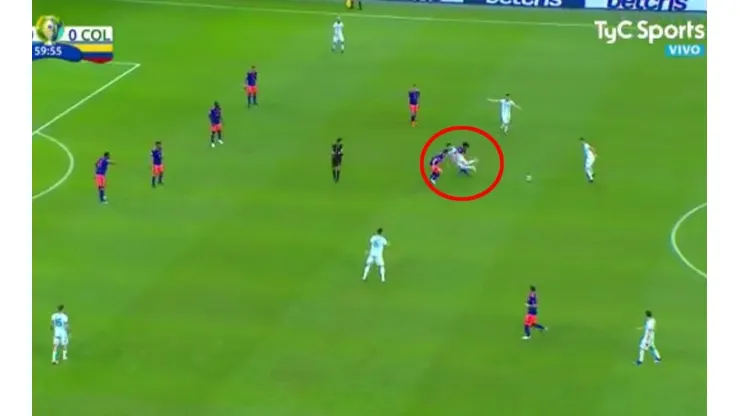 A Messi le pegaron un patadón y toda Argentina se lo quiso comer a Cuadrado