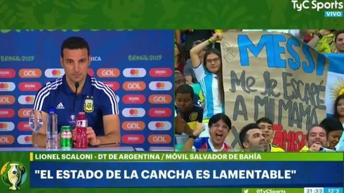 Esto es real: después de la derrota, Scaloni le pegó al estado de campo de juego