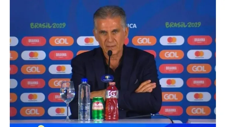 Scaloni se quejó de la cancha y Queiroz le respondió: "¿Qué vamos hacer ahora? ¿Llorar?"