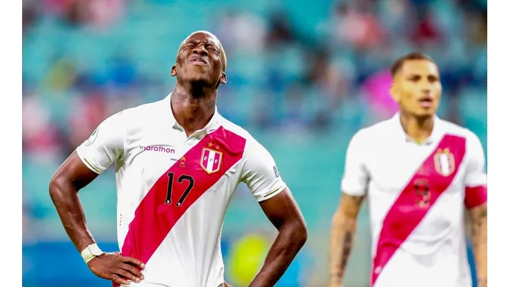 Advíncula tiene un gol con la Blanquiroja