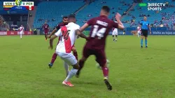 Doble amarilla para el defensor venezolano.