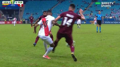 Doble amarilla para el defensor venezolano.