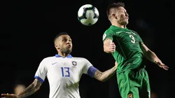 Dani Alves durante la victoria sobre Bolivia.