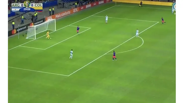 Armani hizo un Willy Caballero y de milagro no terminó en gol de Colombia