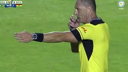 Pitana terminó el primer tiempo y llegó la reprobación.