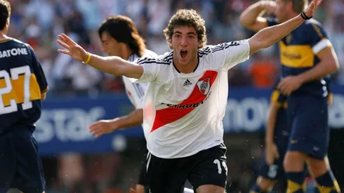 Gonzalo Higuaín festejando un gol en un Superclásico.