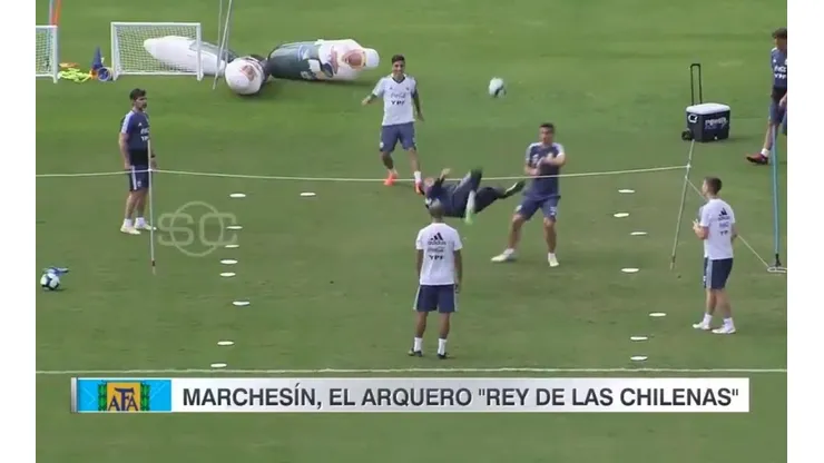 La gran chilena del arquero argentino.